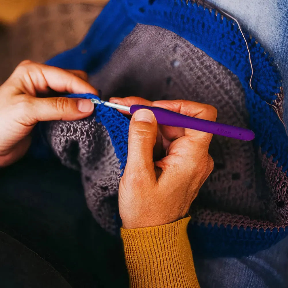 Crochet Hooks Set Yarn Knitting Needles with Case Colorful Crochet Hooks Kit Ergonomic Handle for Mom Grandma Gifts