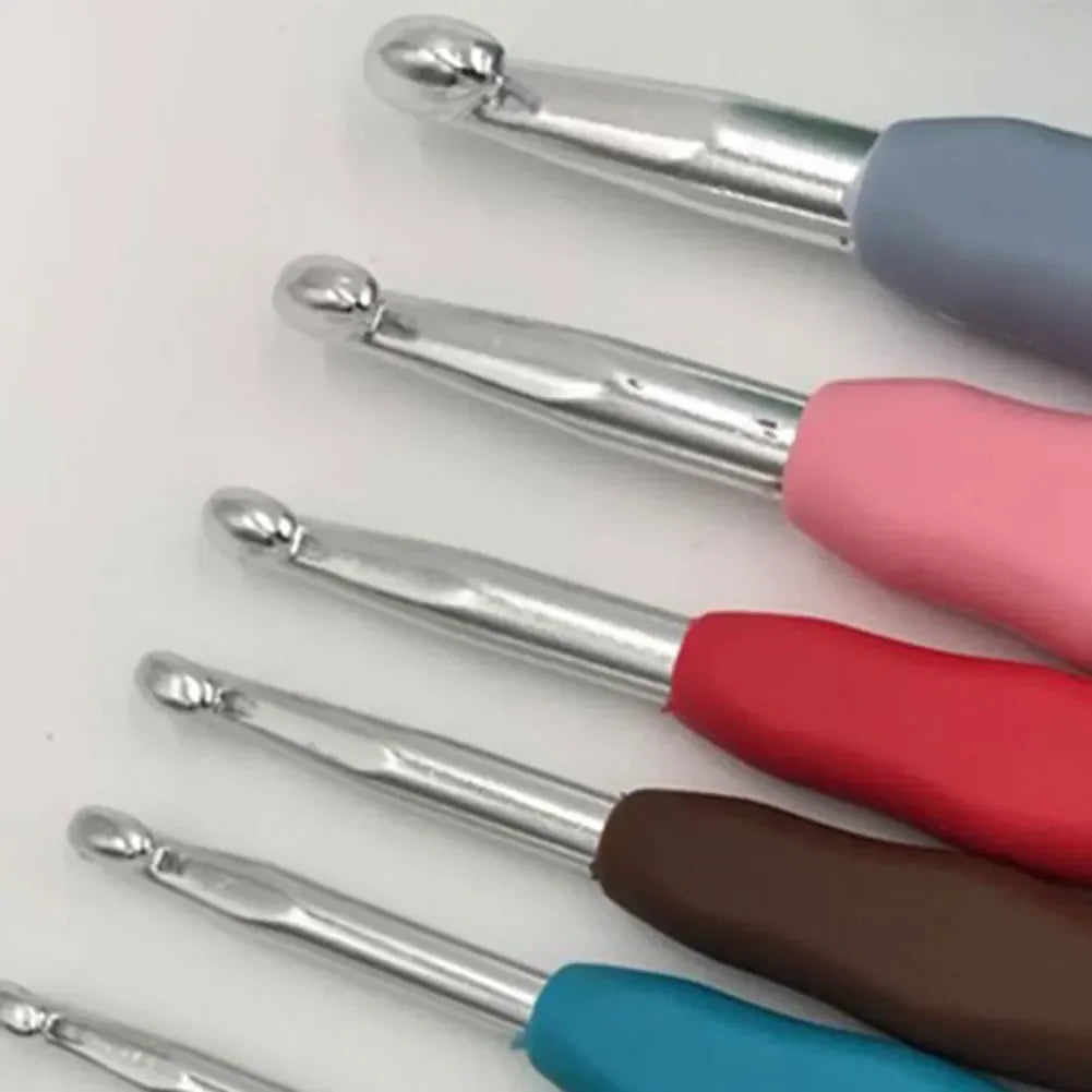 Crochet Hooks Set Yarn Knitting Needles with Case Colorful Crochet Hooks Kit Ergonomic Handle for Mom Grandma Gifts